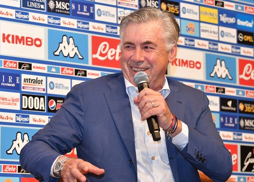Il Napoli festeggia il compleanno Ancelotti: l'allenatore azzurro compie 60 anni