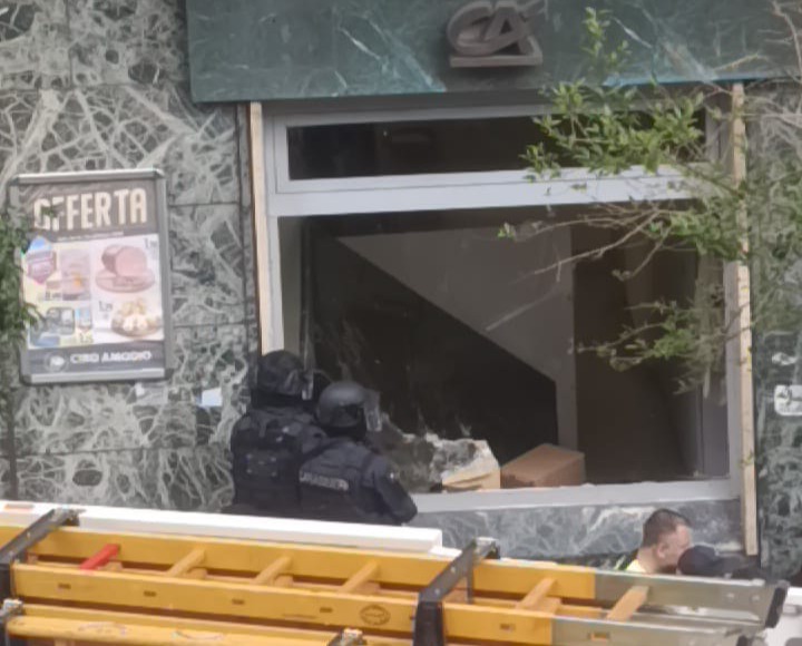 Rapina Al Vomero E' Caccia All'Uomo