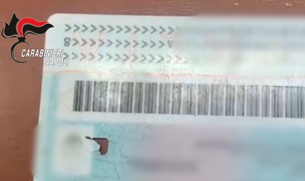 Carta d'identità senza microchip: denunciato